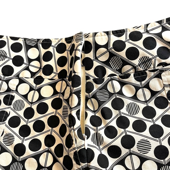 NWOT LizGolf Black Cream Geometric Pattern Cotton Stretch Skort (10) - Picture 8 of 13